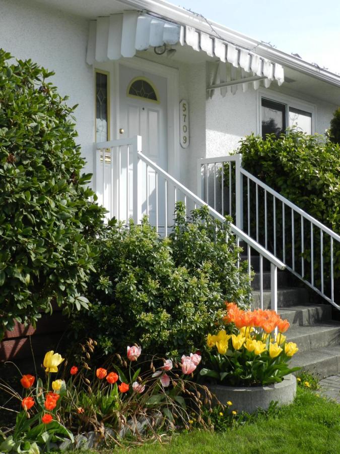 Serenity Bed and Breakfast Burnaby Eksteriør billede